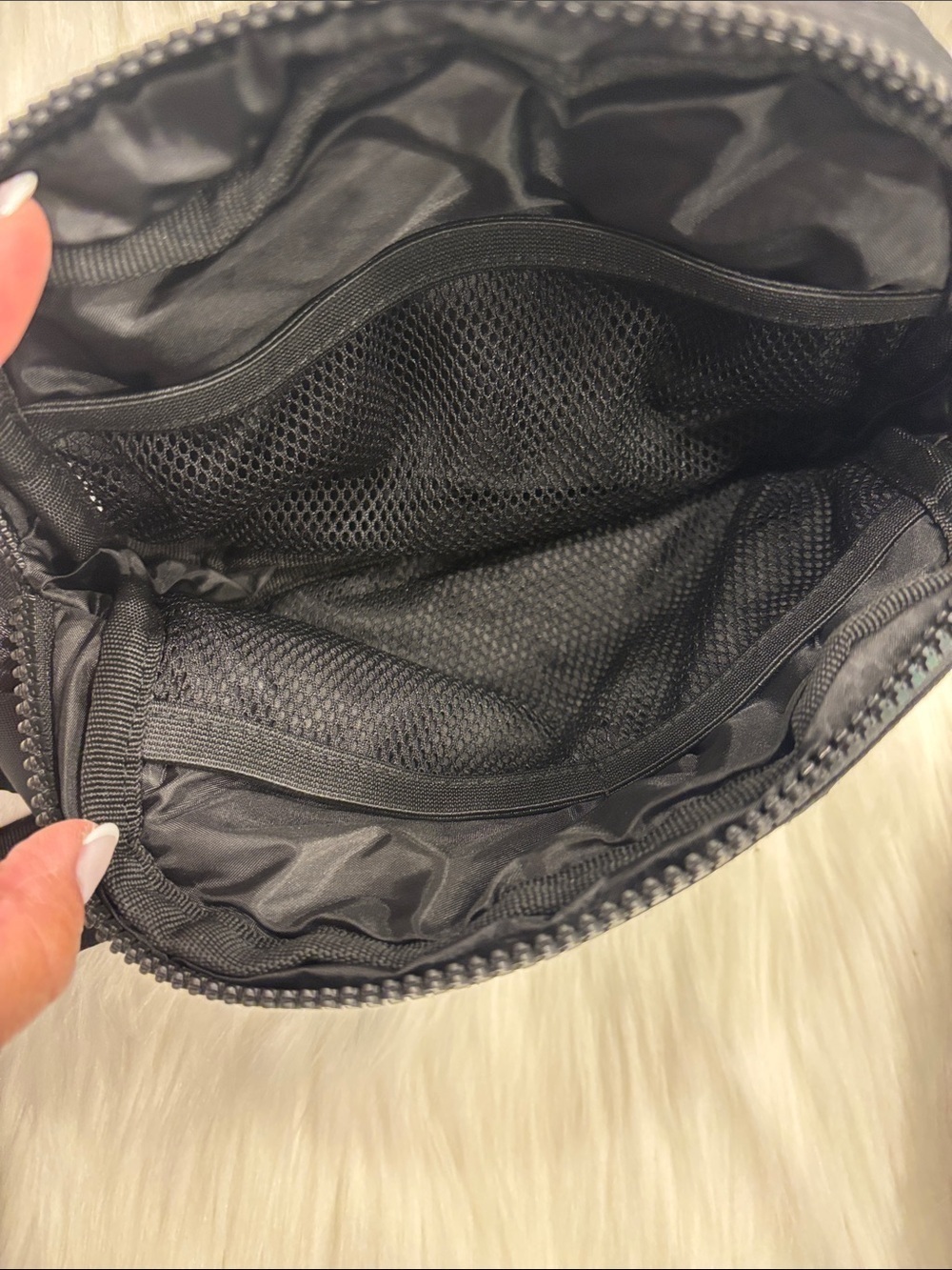 NEW GAIAM crossbody belt waist bag adjustable black beach cycling walking - Picture 3 of 3